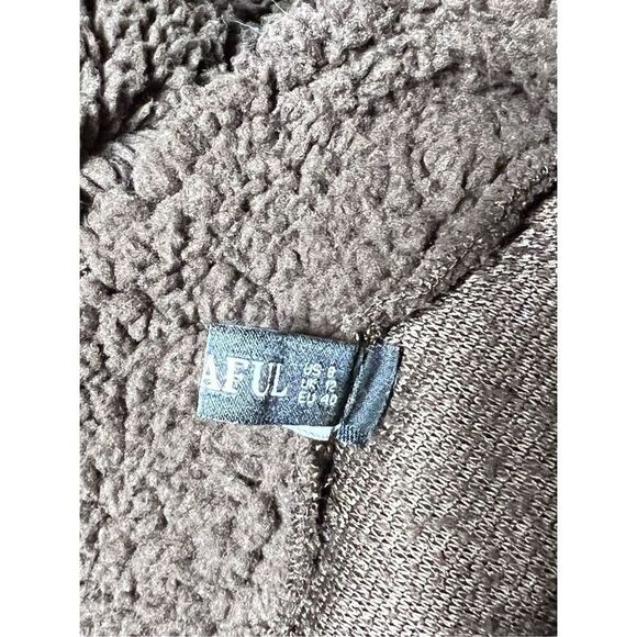 Zaful Drop Sleeve Brown Cropped Sherpa Size Small - Picture 3 of 3